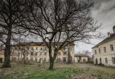 eski terk edilmiş fabrika arazi