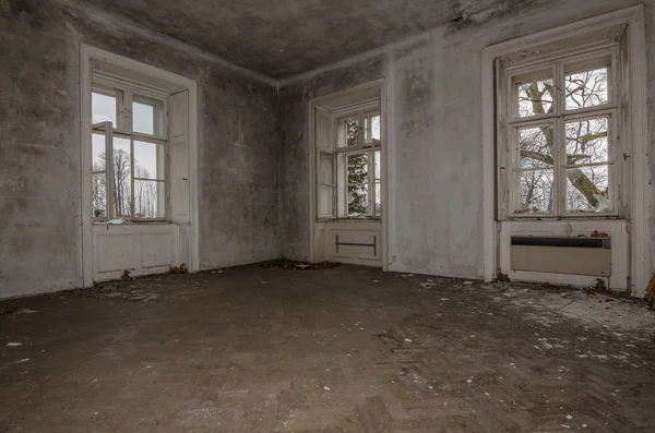 Üres, elhagyott szoba — Stock Fotó