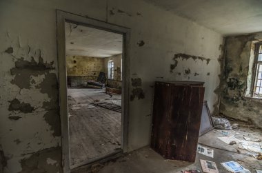 ayna odada gibi kapı