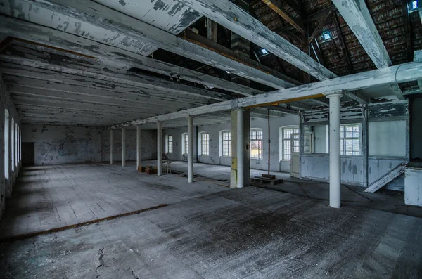 Empty old factory halls — Stock Photo, Image