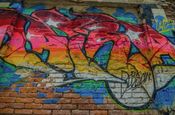 Kleurrijke graffiti op de muur — Stockfoto