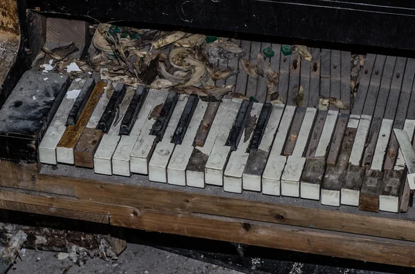 Old beautiful piano — Stock Photo, Image