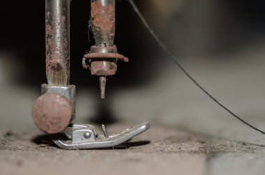 Dikiş makinesinin kırık iğne