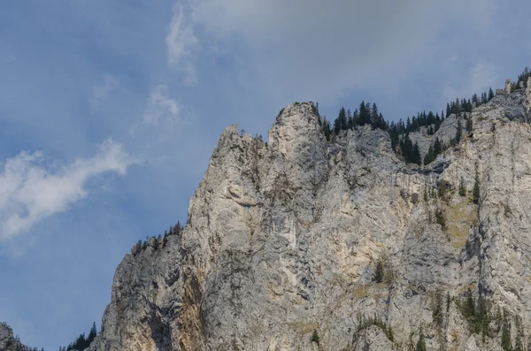 Hoher felsiger Berg — Stockfoto