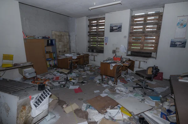 Abandoned destroyed office room — Stock Photo, Image