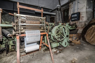 Fabrika delik makinesi