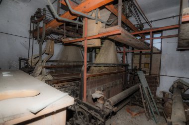 yapışmış iplik ile eski tezgah