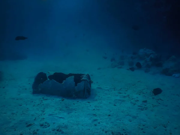 Rusty Old Bin Sandy Sea Bottom Blue Water While Diving — ストック写真