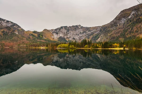 Beautiful Colorful Clear Reflection Mountains Trees Mountain Lake — Stock Photo, Image