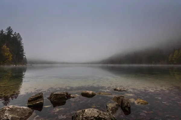 Dense Fog Lake Stones Water Shore — Stock Photo, Image