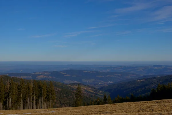 Hermosa Vista Amplia Las Montañas Gran Bosque Primavera — Foto de Stock