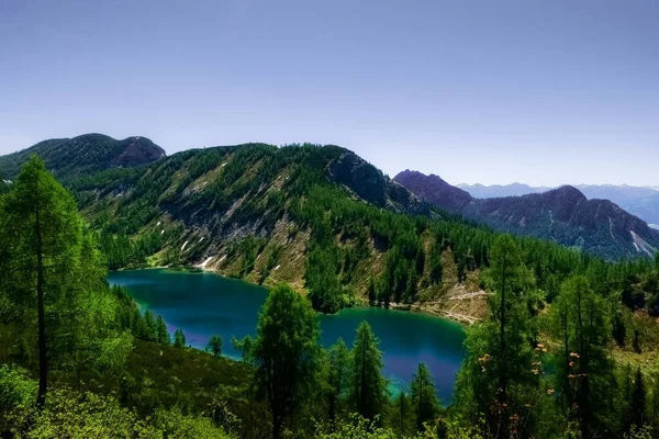 Incroyable Lac Bleu Dans Les Montagnes Vacances Été Avec Ciel — Photo