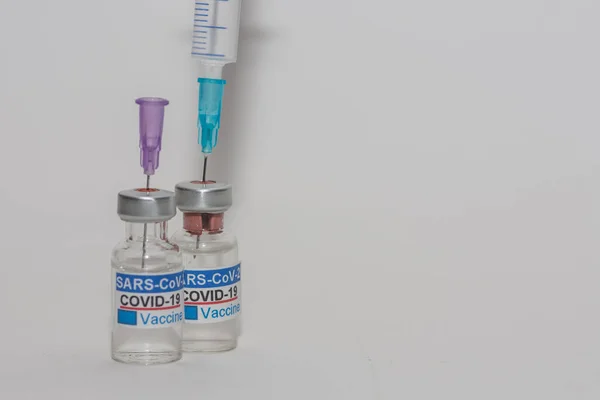 Deux Flacons Vaccin Covide Contre Virus Avec Une Seringue Fond — Photo