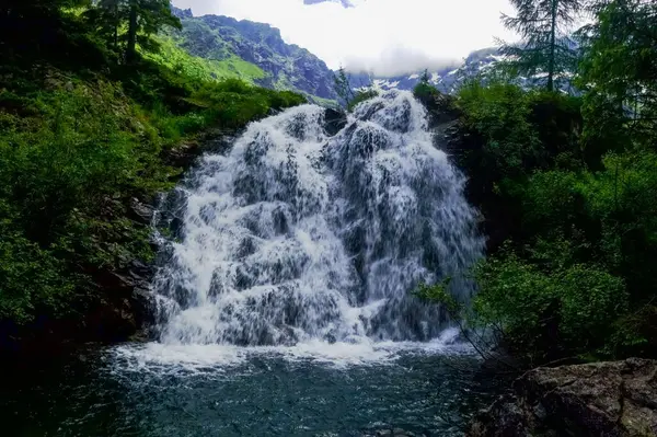 Magnifique Cascade Large Avec Bassin Tout Randonnée Vue Panoramique — Photo