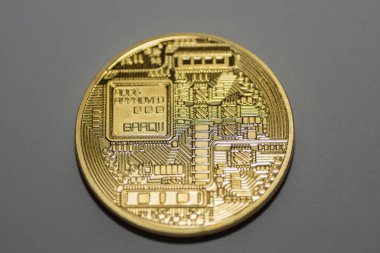 Gri arkaplan ortasındaki bir bitcoin 'den arka plan görünümü