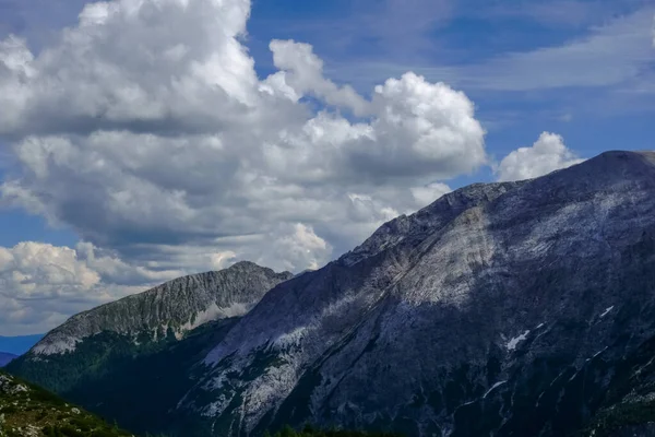 Wolken Über Steilen Bergen Beim Wandern Detailansicht — Stockfoto