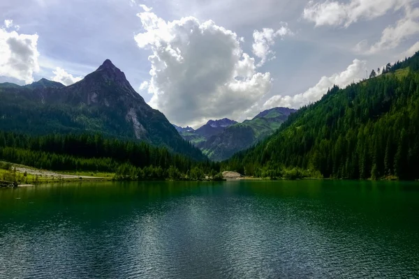Ondas Pequenas Superfície Lago Montanha Vale Montanha Austria — Fotografia de Stock