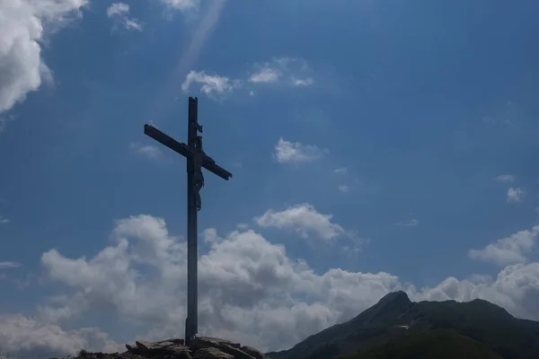 Sommet Croix Avec Une Statue Jésus Sur Une Montagne Randonnée — Photo