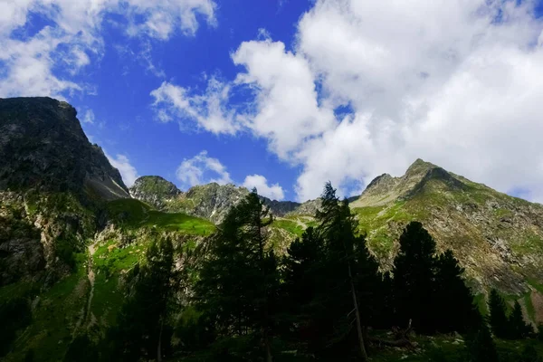 Ciel Bleu Merveilleux Avec Des Nuages Dans Les Montagnes Autriche — Photo