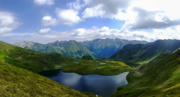 Underbara Blå Fjällsjöar Ett Bergslandskap Medan Vandrar Panorama Utsikt — Stockfoto