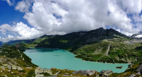 Wunderschöner Wasserspeicher Mit Türkisfarbenem Wasserblick Von Oben — Stockfoto