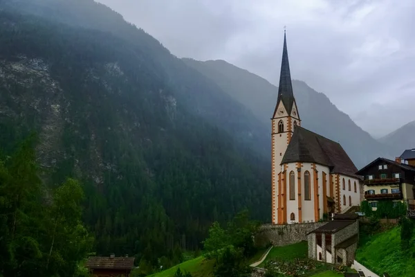 Igreja Maravilhosa Uma Pequena Aldeia Vista Detalhes Montanhas Áustria — Fotografia de Stock