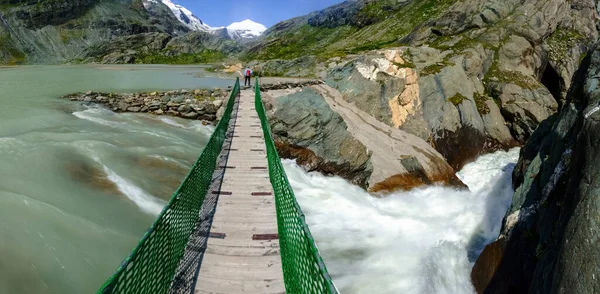 Puente Sobre Desagüe Lago Con Una Alta Corriente Austria — Foto de Stock