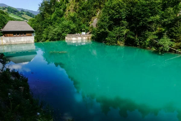 Eau Turquoise Verte Provenant Réservoir Eau Avec Mur Barrage Autriche — Photo