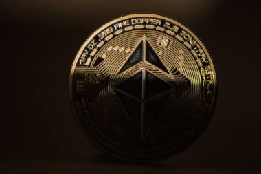 Ethereum 'dan parlayan tek altın, gölgede yarım görüşlü eter para.