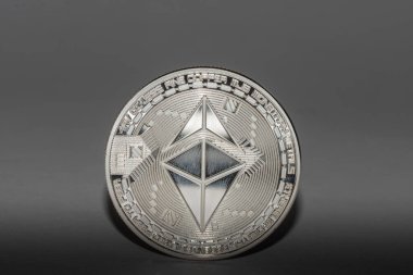 Kripto para biriminden gri detay görünümlü tek bir eter para