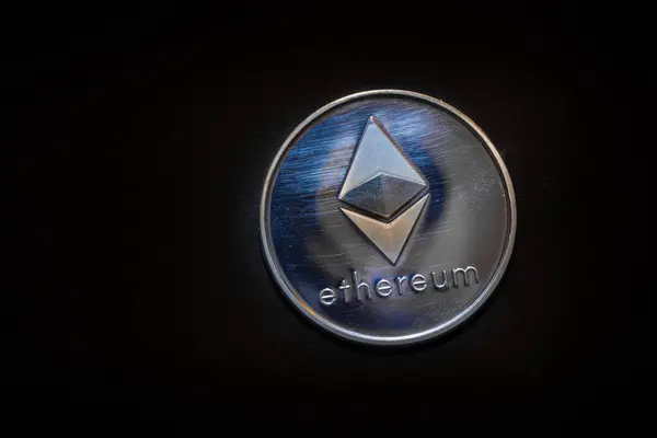 Μονό Ehter Νόμισμα Cryptocurrency Μαύρο Φόντο — Φωτογραφία Αρχείου