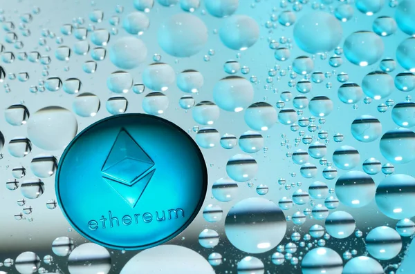 Αιθέρα Κέρμα Από Ethereum Μεταξύ Πολλών Κύκλων Από Πετρέλαιο Μπλε — Φωτογραφία Αρχείου