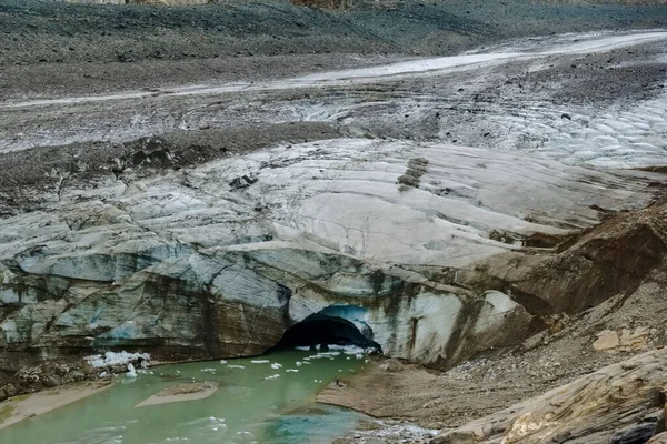 Geleira Enorme Com Uma Caverna Riacho Nas Montanhas Áustria — Fotografia de Stock