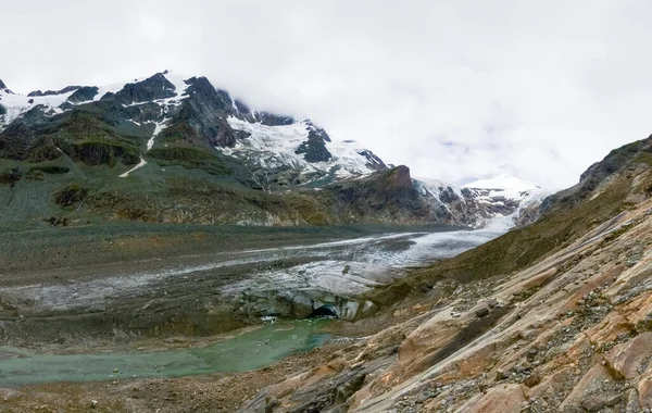 Hugel Gletscher Mit Einem See Den Bergen Mit Schnee Sommer — Stockfoto
