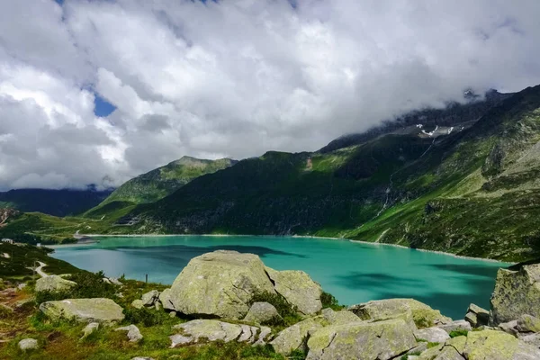 Enormes Rocas Vista Increíble Embalse Agua Turquesa Austria Vacaciones —  Fotos de Stock