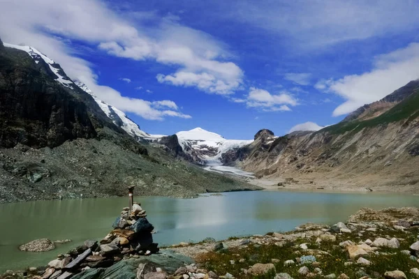 Apiladas Piedras Lago Con Una Montaña Glaciar Austria —  Fotos de Stock