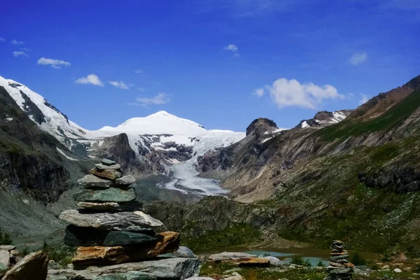 Piedras Apiladas Vista Una Montaña Con Nieve Glaciar Austria —  Fotos de Stock