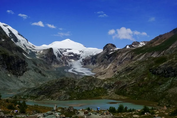 Vista Una Alta Montaña Con Nieve Glaciar Con Cielo Azul —  Fotos de Stock