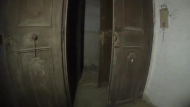 Διάδρομος Από Ένα Εγκαταλελειμμένο Παρεκκλήσι Κάστρου Στη Χώρα — Αρχείο Βίντεο