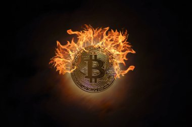 Karanlık gökyüzü ve yanan sıcak para ile alevler