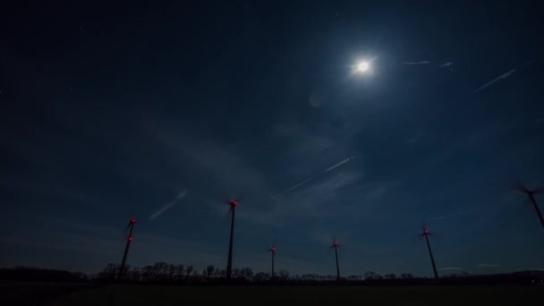 Zeitraffer Windräder Mit Mond Bei Klarem Himmel — Stockvideo