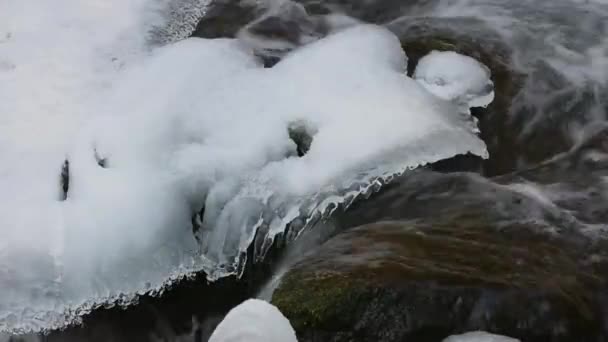 Торрент Льодом Взимку Горах — стокове відео