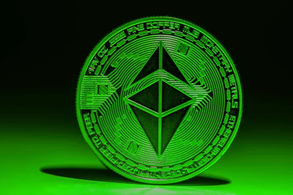 Цінна Одинарна Зелена Сяюча Ефірна Монета Ethereum Shadow — стокове фото