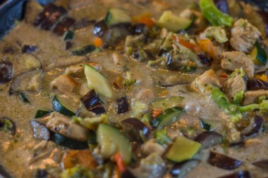 Taze sağlıklı Thai yeşil köri ve tavuk.