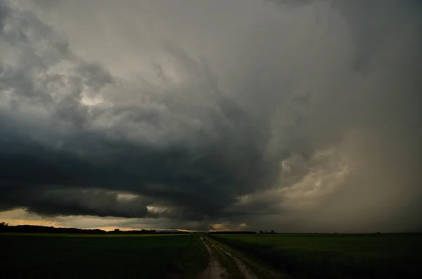 Donkere stormwolken — Stockfoto