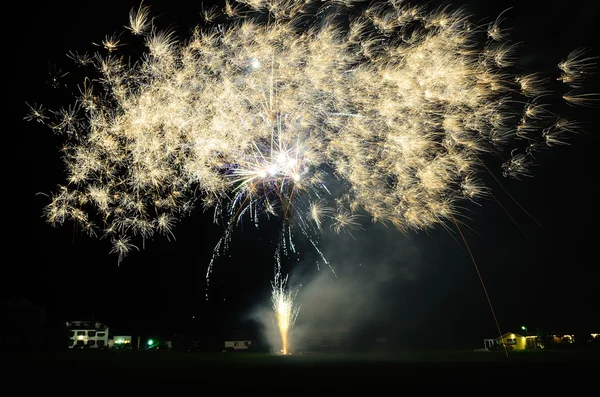 Gigantische prachtige vuurwerk — Stockfoto