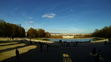 Schoenbrunn kale sukut Viyana ve çok sayıda turist