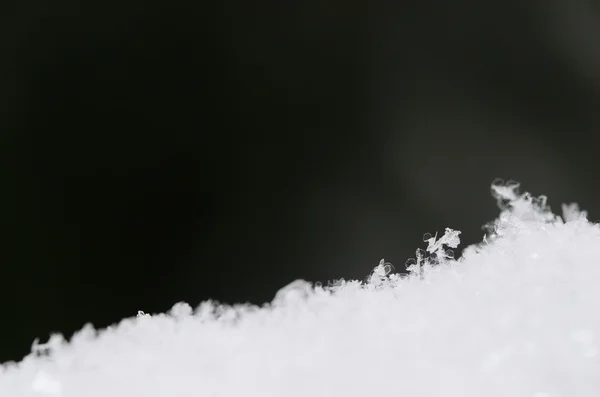 在雪地里精致的水晶 — 图库照片