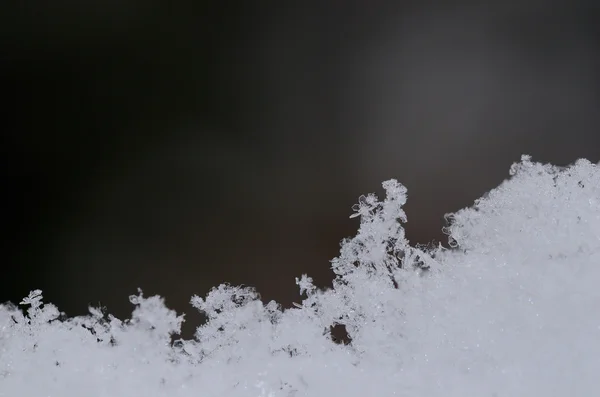 Schnee und viele Kristalle — Stockfoto