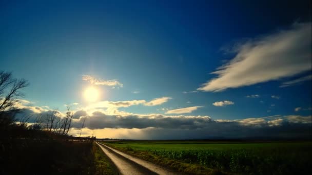 Timelapse soleil brillant et nuages — Video